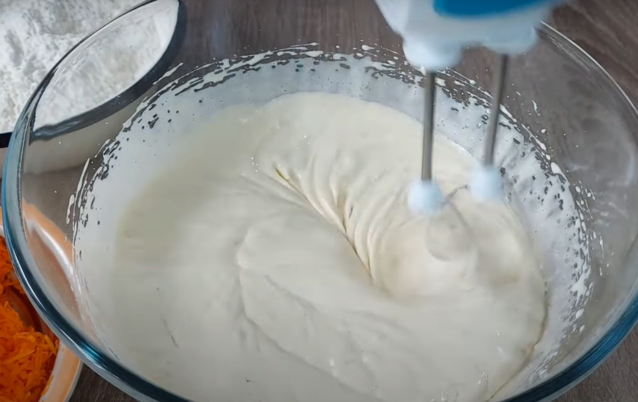 Морквяний бісквіт з кремом: рецепт смачного повітряного десерту